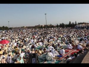 بالفيديو...صلاة العيد بمصلى صهريج السواني بمكناس‬‎