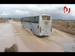 ‫الفيضانات تضرب إقليم فكيك من جديد و تقطع الطريق على المسافرين والطلبة بوادي بورديم