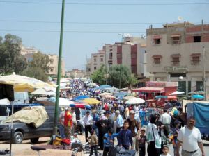 السوق الأسبوعي سيدي بوزكري جنة الطبقة المتوسطة والفقيرة في مكناس