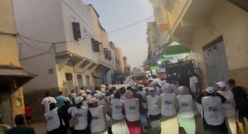 حملات حزب البام تخترق عمق الأحياء الشعبية بمكناس 