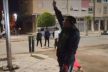 مهاجر كاميروني يصول ويجول شوارع مكناس فرحا بتأهل المنتخب المغربي